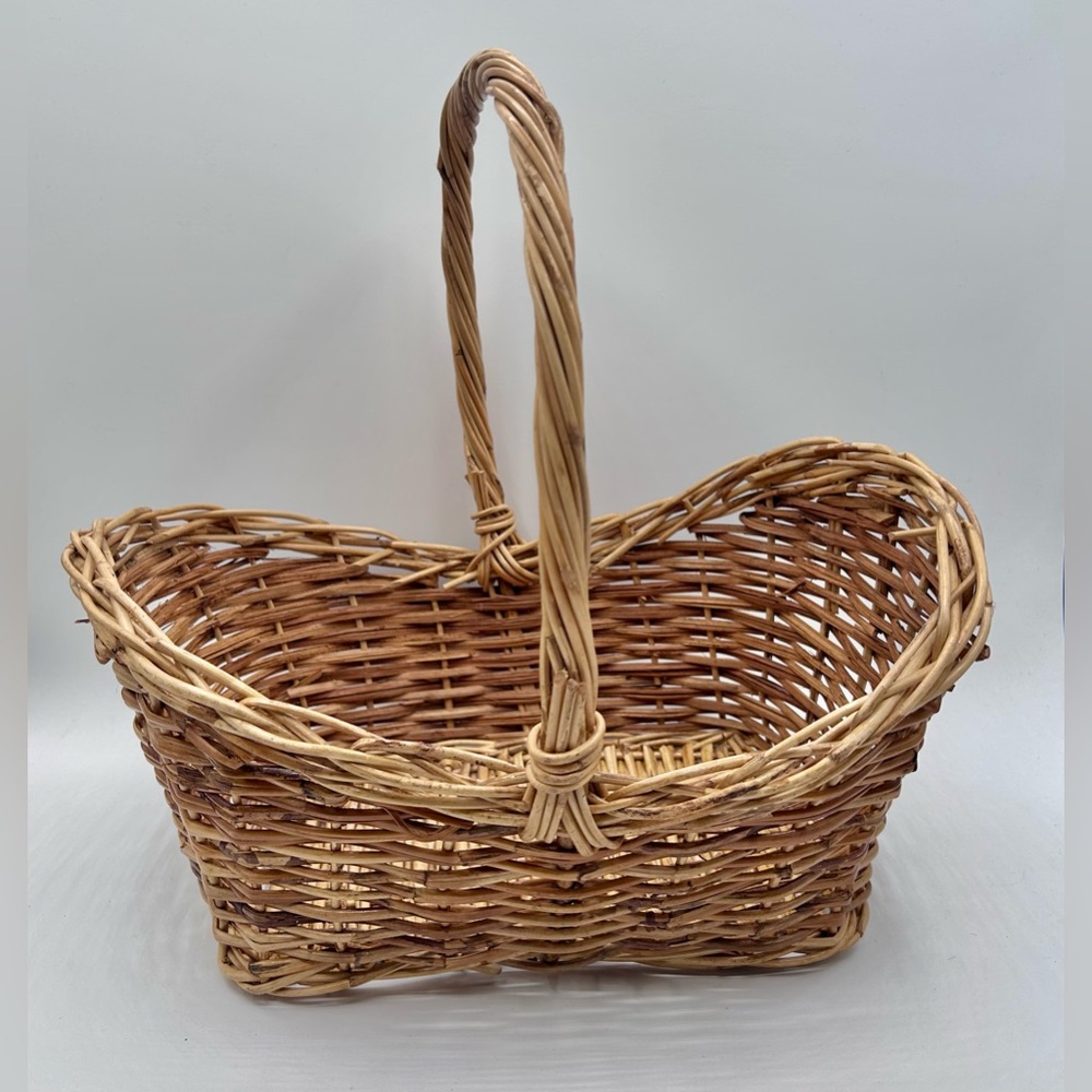 Vintage Wicker Gathering Oval Basket Large 13” x 13” x 10”